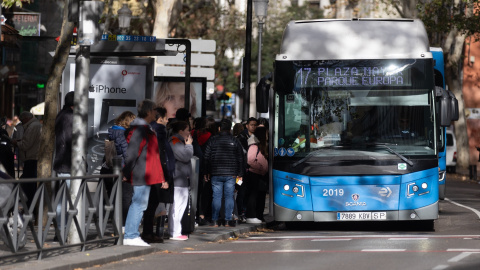 Un autobús de la EMT en Madrid (España). Imagen de archivo.