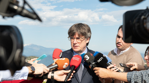 Foto de archivo de Carles Puigdemont declarando a la prensa, en el Castillo de La Roca d’Albera, a 12 de mayo de 2024, en Laroque-des-Albères, Francia.