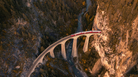 Tren de Ginebra a Glion-Alpes: Un viaje de ensueño hacia los Alpes suizos