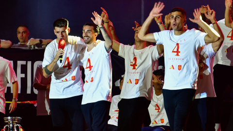 Imagen de archivo de varios jugadores de la selección española de fútbol durante la celebración de la Eurocopa en Madrid.