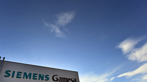 El logo del fabricante de aerogeneradores Siemens Gamesa, en su planta de Hull, al noreste de Inglaterra. Paul ELLIS / AFP