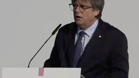 Captura de imagen del discurso de Carles Puigdemont antes de comenzar la investidura de Salvador Illa.