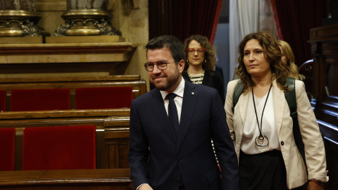 El hasta ahora presidente de la Generalitat de Cataluña, Pere Aragonès y la consellera de la Presidencia en funciones, Laura Vilagrà, llegan al debate del pleno de investidura, en el Parlament de Cataluña, a 8 de agosto de 2024, en Barcelona, Cataluny