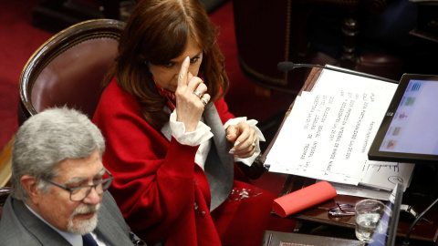 La senadora y expresidenta argentina Cristina Fernandez de Kirchner, durante el debate en la Cámara Alta del proyecto de ley sobre la despenalización de la interrupción voluntaria del embarazo, en Buenos Aires. REUTERS/Martin Acosta