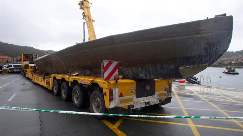 El 'narcosubmarino' hundido el pasado domingo en la Ría de Aldán (Cangas). / EFE