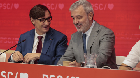 Salvador Illa, primer secretario del Partit dels Socialistes de Catalunya y presidente de la Generalitat de Catalunya, junto a Jaume Collboni, alcalde de Barcelona, durante la reunión de la comisión ejecutiva del PSC. EFE/ Toni Albi