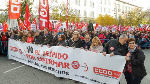 Movilización de UGT y CCOO contra el despido por enfermedad. (EMILIO NARANJO | EFE)