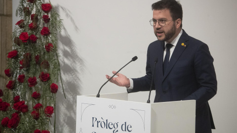 El presidente de la Generalitat, Pere Aragonès, durante el acto institucional de inicio de la celebración de la Diada de Sant Jordi, que se ha celebrado este viernes en el Palau de la Generalitat.