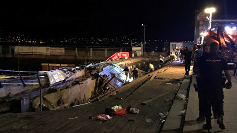 El desplome de una pasarela de madera durante una de las actuaciones del festival de 'O Marisquiño' de Vigo ha causado un total de 266 personas heridas. / EFE