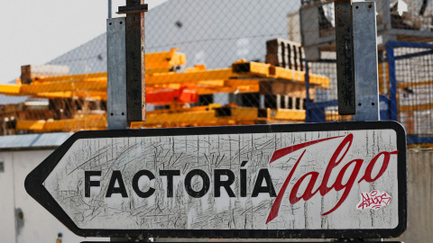 Indicador de la entrada de la planta del fabricante de ferrocarriles Talgo en Las Rozas (Madrid). REUTERS/Violeta Santos Moura