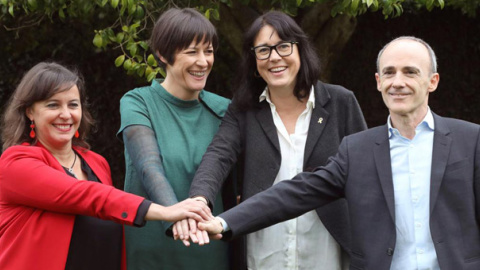 Ana Miranda (junto a su compañera Ana Pontón, portavoz del BNG), Diana Riba (ERC) y Josu Juaristi (EH Bildu). / EFE