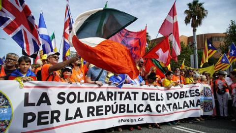 Imatge d'una de les pancartes en la manifestació independentista d'aquest dilluns. / Joel Kashila.