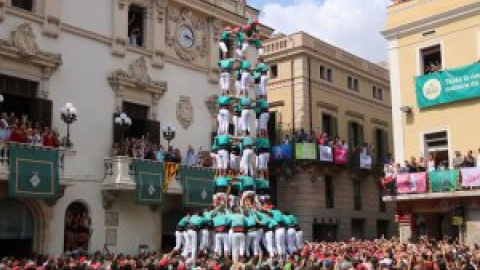 La diada de Sant Fèlix vibra amb una jornada castellera plena de gammes extra