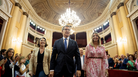 01/09/2024 La secretaria general del PP, Cuca Gamarra, el presidente del Partido Popular, Alberto Núñez Feijóo, y la portavoz del PP en el Senado, Alicia García, a su llegada al Congreso. Foto de archivo.