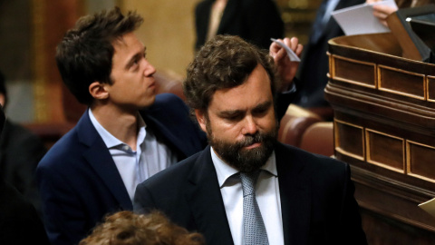 Los diputados de Vox, Iván Espinosa de los Monteros y Más País, Íñigo Errejón, tras participar en las votaciones. EFE/Ballesteros