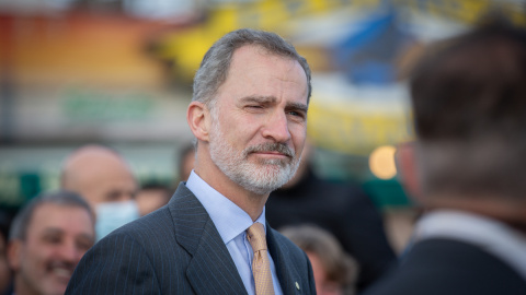 El rey Felipe VI en el Puerto Olímpico de Barcelona, a 4 de abril de 2022, en Barcelona.