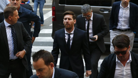 Messi a su entrada en los juzgados cuando declaró por fraude fiscal en 2016.