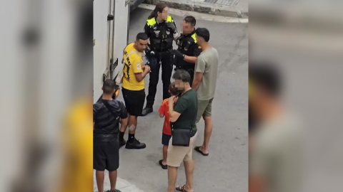 16/08/2024 Captura del vídeo grabado por un vecino de la zona tras el apuñalamiento de varios hombres a Mounir Nasraoui, padre de Lamine Yamal. Foto de archivo.