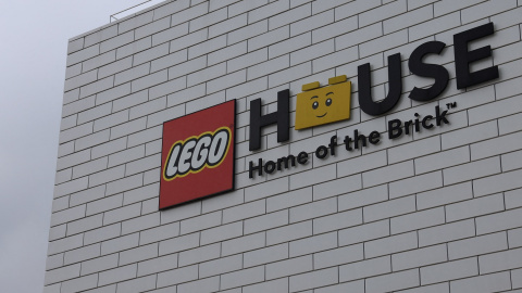 El logo del fabricante de juegues Lego en su sede en la localidad danesa de Billund. REUTERS/Jacob Gronholt Pedersen