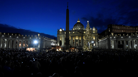 Vista de la decoración navideña del Vaticano. REUTERS