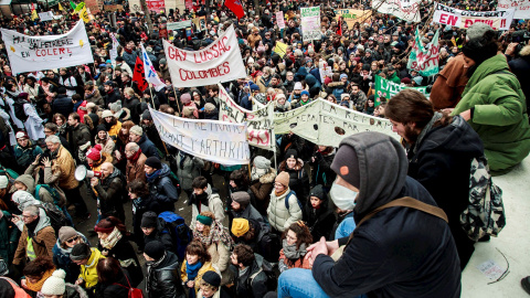 12/05/2019.- Los trabajadores cantan consignas durante la manifestación contra las reformas de pensiones París, Francia. EFE / CHRISTOPHE PETIT TESSON