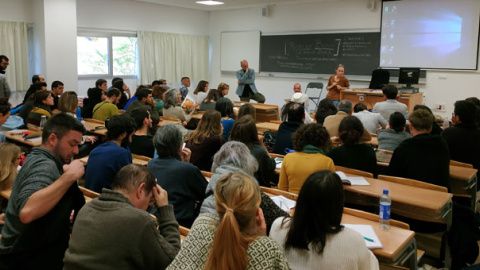 Asistentes a la charla 'El Ibex patrocina el cambio climático' en la Cumbre Social. / GUILLERMO MARTÍNEZ