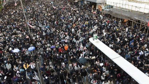 08/12/2019.- Cientos de miles de manifestantes prodemocracia hongkoneses se manifiestan en Hong Kong (China) este domingo. Cientos de miles de manifestantes prodemocracia hongkoneses volvieron este domingo a salir a las calles en la llamada "Marcha del d