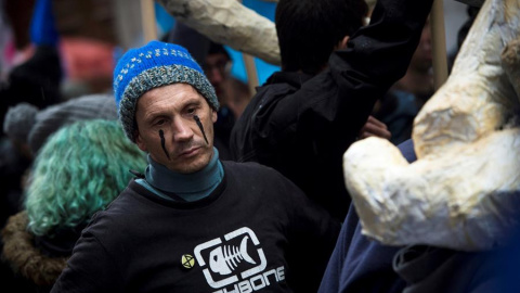 08/12/2019.- Vista de un momento de la manifestación organizada por el movimiento social Extinction Rebellion para concienciar sobre la contaminación de los océanos en las calles de Madrid este domingo. EFE/Luca Piergiovanni