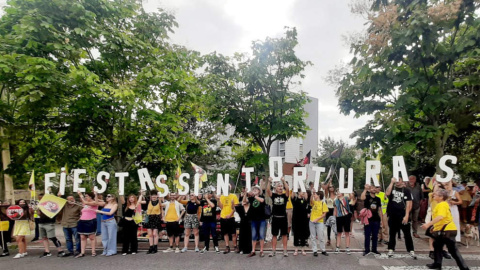 Más de un centenar de personas se manifiestan en Santander por unas "fiestas sin torturas" y piden la abolición a la tauromaquia