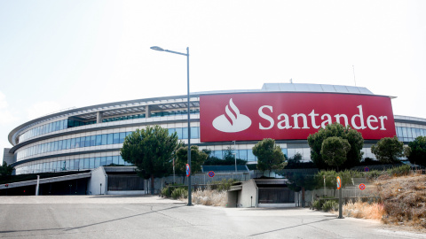 Uno de los edificios de la Ciusdad Financiera del Grupo Santander en la localidad madrileña de Boadilla del Monte. E.P./Ricardo Rubio