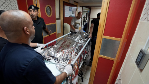 07/09/2024 Los médicos trasladan el cuerpo de la activista Aysenur Ezgi Eygi al Hospital de Rafidia el día en que fue tiroteada. Foto de archivo.