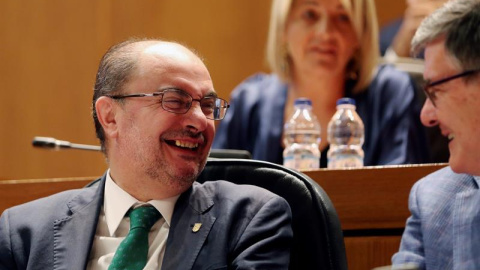 El socialista Javier Lambán durante la votación de su candidatura en las Cortes de Aragón / EFE