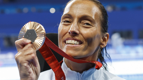 08/09/2024 La nadadora Teresa Perales celebra su medalla de bronce en los 50 metros espalda de los Juegos Paralímpicos París 2024. Foto de archivo.