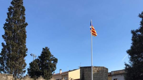 La estelada instalada en la plaza Octavià de Sant Cugat del Vallès. AYUNTAMIENTO