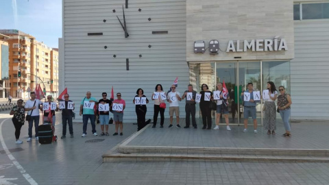 Concentración de CGT en Almería por la readmisión de Encarna Aznar.