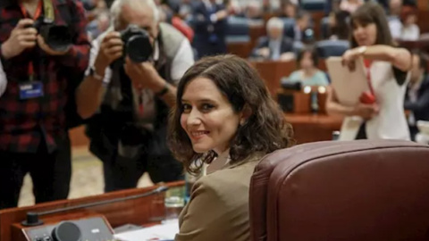 La presidenta de la Comunidad de Madrid, Isabel Díaz Ayuso, durante una sesión plenaria en la Asamblea de Madrid - Ricardo Rubio - Europa Press - Archivo