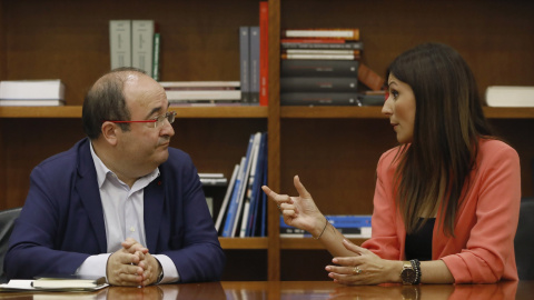 El líder de los socialistas catalanes, Miquel Iceta y la jefa de la oposición en el Parlament, Lorena Roldán. EFE