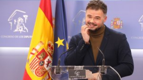 Rufián tensa la relación entre Junts y ERC calificando el entorno de Puigdemont de "señoritos que se creían James Bond"