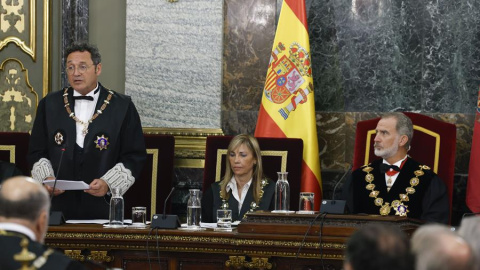 El fiscal general del Estado Álvaro García, el rey Felipe y la presidenta del CGPJ Isabel Perelló en el Tribunal Supremo durante el acto de apertura del año judicial.