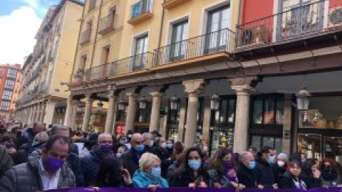 Feministas de Castilla y León protestan en Valladolid contra las políticas machistas que Vox impone a Mañueco