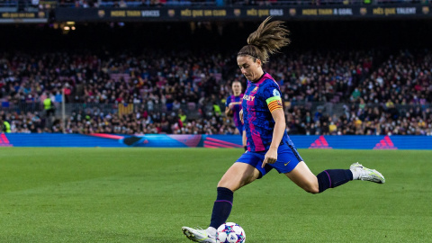 5/4/22-Alexia Putellas del FC Barcelona en acción durante el partido de cuartos de final de la Liga de Campeones de la UEFA entre el FC Barcelona y el Real Madrid CF en el Camp Nou el 30 de marzo de 2022 en Barcelona, ​​España.