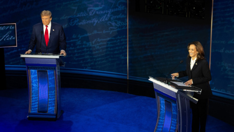 Donald Trump y Kamala Harris durante su primer debate electoral, en Filadelfia, a 10 de septiembre de 2024.