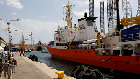 El buque Aquarius atraca en La Valleta. REUTERS/Darrin Zammit Lupi