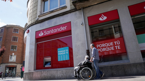 Oficina del Banco Santander en la localidad vizcaína de Gernica. REUTERS/Vincent West