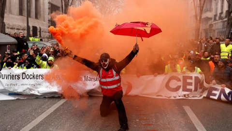 Manifestació a Marsella contra la reforma de les pensions que promou Macron. EFE / GUILLAUME HORCAJUELO.