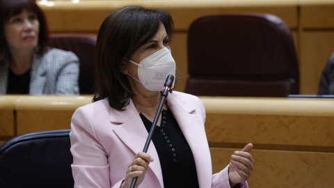 26/04/2022.- La ministra de Defensa, Margarita Robles, durante su intervención en la sesión de control del Senado, este martes en Madrid. EFE/ Zipi