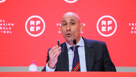 Luis Rubiales, presidente de la RFEF (Real Federación Española de Fútbol) durante una conferencia de prensa en la Ciudad del Fútbol el 20 de abril de 2022 en Las Rozas, Madrid.