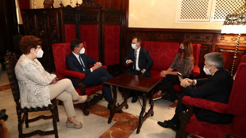 El presidente del Gobierno, Pedro Sánchez, durante su reunión con el presidente el presidente de la Ciudad Autónoma de Ceuta, Juan Jesús Vivas, el ministro del Interior, Fernando Grande-Marlaska, y otras autoridades, un día antes de ser espiado por P