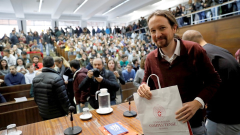 El líder de Podemos, Pablo Iglesias, antes de participar en la charla 'La lucha antifascista en la Unión de Estudiantes Progresistas - Estudiantes de Izquierda (UEP - ei)' en la Universidad Complutense de Madrid, su primera comparecencia pública tras e