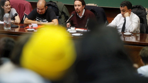 El líder de Podemos, Pablo Iglesias, durante la charla 'La lucha antifascista en la Unión de Estudiantes Progresistas - Estudiantes de Izquierda (UEP - ei)' en la Facultad de Derecho, de la Universidad Complutense de Madrid. EFE/Juan Carlos Hidalgo